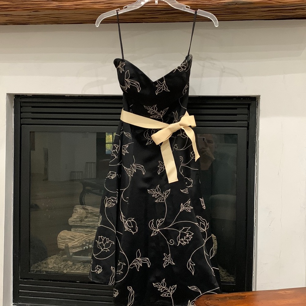 {White House Black Market}Sz 0 Black/Cream Strapless Dress